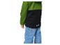 Junge in grün-schwarzer Jacke und blauen Jeans, Rückansicht