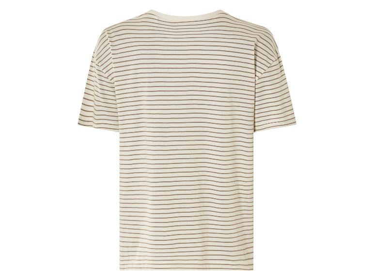Weißes T-Shirt mit braunen Streifen.