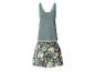 Damen-Pyjama mit grünem Spitzentop und floralen Shorts.