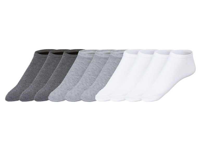 Weiße und graue Socken ohne Bund