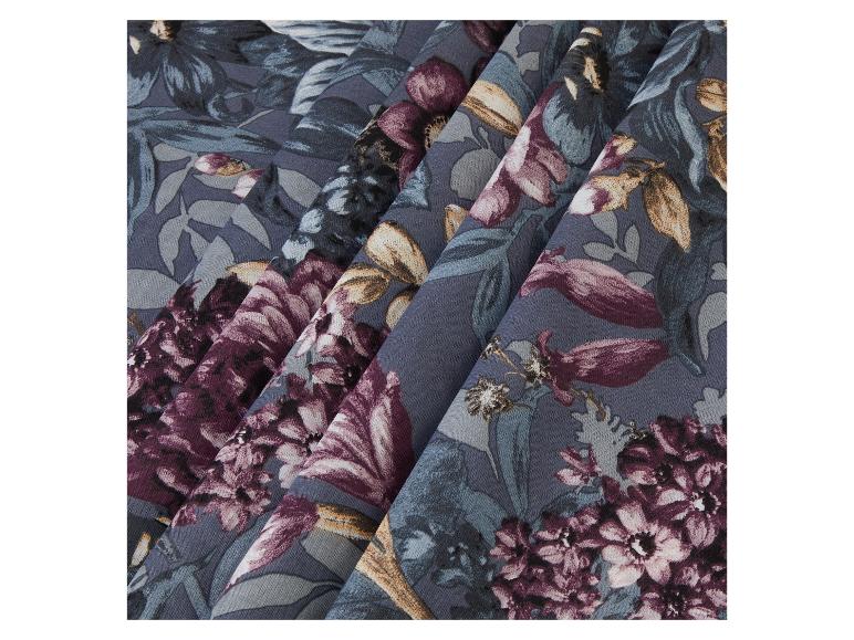 Dunkelgrauer Stoff mit violetten Blumen.