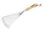 Ein Metallrechen mit Holzstiel von Parkside.