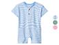 Baby-Strampler mit blau-weißen Streifen, kurzen Ärmeln und zwei Knöpfen