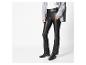 Schwarze Lederhose mit weiten Beinen.