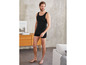 Mann in schwarzem Tanktop und Boxershorts.