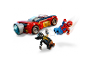 Rot-blaues Superhelden-Spielzeugauto aus Bausteinen mit zwei Actionfiguren.