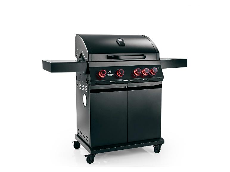 Landmann Cool Black Gasgrill mit vier Brennern und Seitenablagen auf weißem Hintergrund