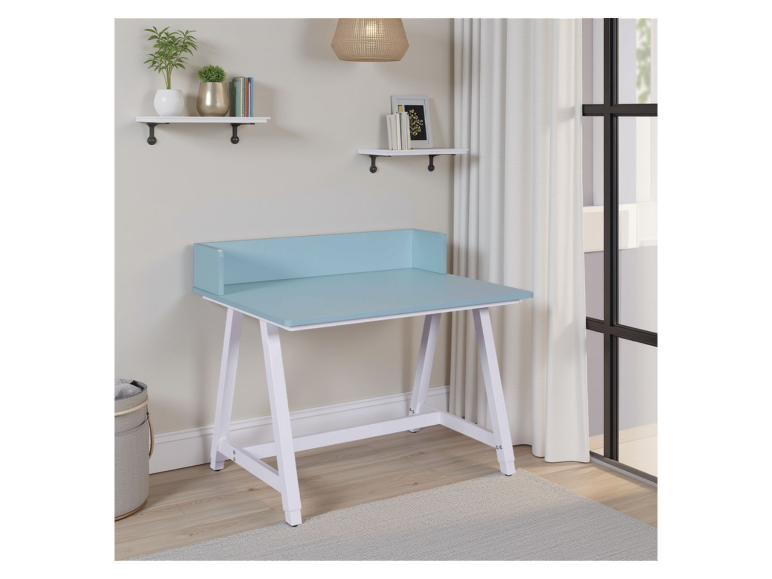 Pastellblauer und weißer Schreibtisch mit integriertem Ablagefach, minimalistischer Stil.