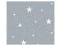 Blaugrauer Hintergrund mit weißen Sternen verschiedener Größen, ein verspieltes Muster.
