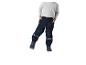 Dunkelblaue Sporthose für Kinder mit reflektierenden Details und grauem Shirt