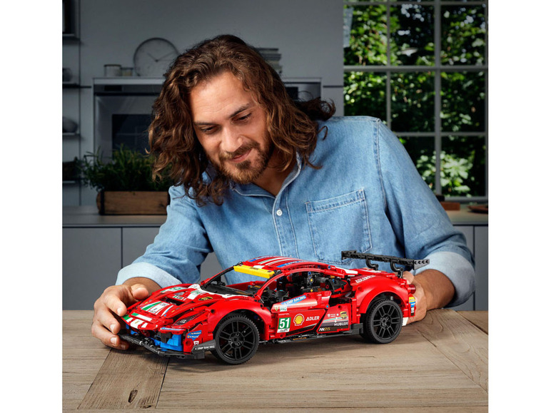 Gehe zu Vollbildansicht: LEGO® Technic 42125 »Ferrari 488 GTE AF Corse #51« - Bild 2