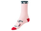 Eine rosa Socke mit Mickey Mouse-Motiv und weihnachtlichem Design.