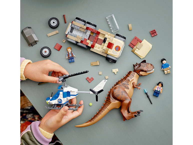 Gehe zu Vollbildansicht: LEGO® Jurassic World™ 76941 »Verfolgung des Carnotaurus« - Bild 3