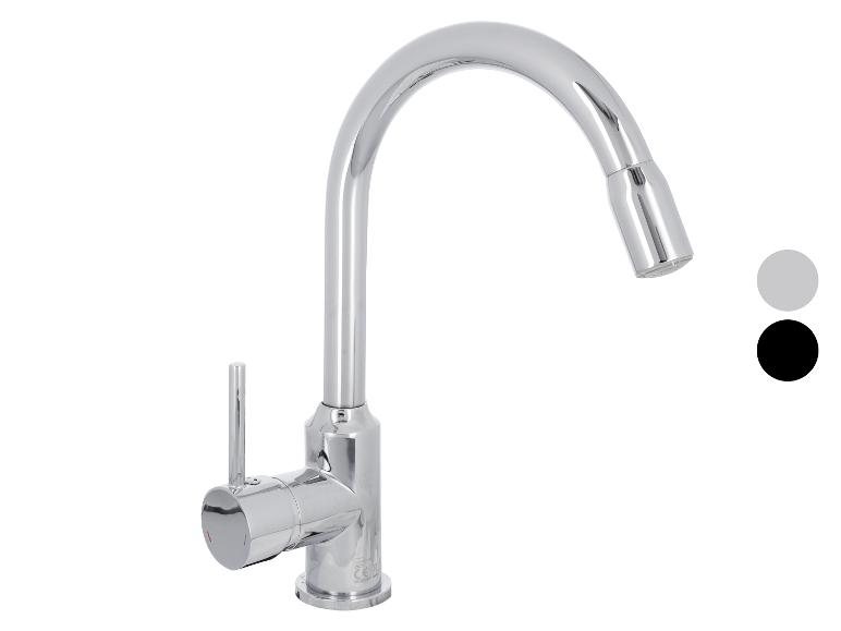 Verchromte Küchenarmatur mit ausziehbarem Auslauf und Einhebelmischer.