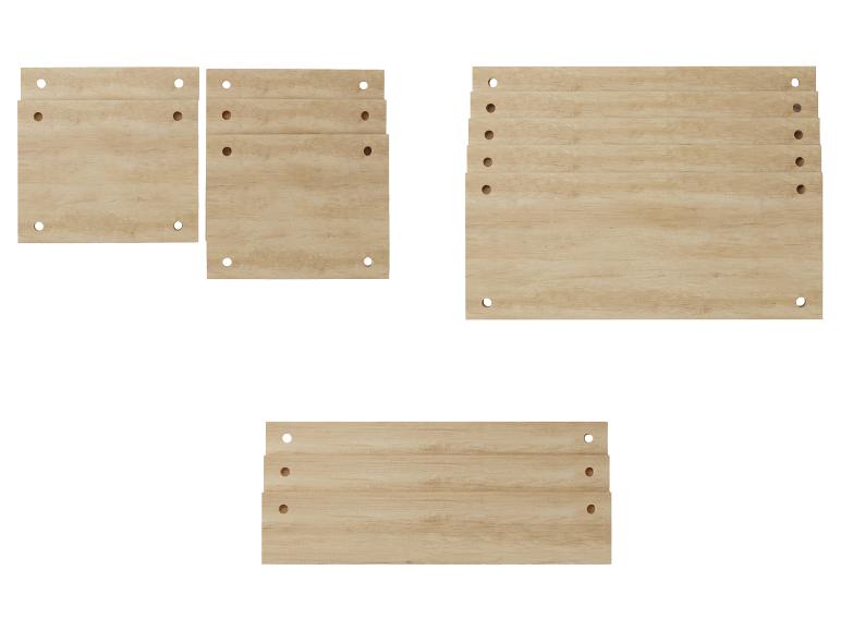 Holzbretter mit vorgebohrten Löchern zur Möbelmontage
