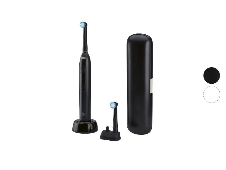 Schwarze elektrische Zahnbürste mit Ersatzbürstenköpfen und Reiseetui.