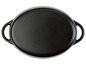 Eine schwarze gusseiserne Bratpfanne mit zwei Griffen.