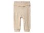Beige Babyhose mit elastischem Bund und Bündchen an den Knöcheln.