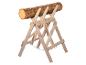 Holzsägebock mit einem Baumstamm