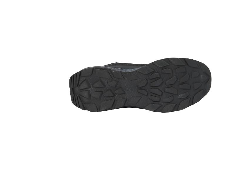 Schwarze Sportschuhsohle mit griffigem Profil