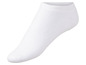Ein Paar weiße Socken mit Knöchelhöhe.