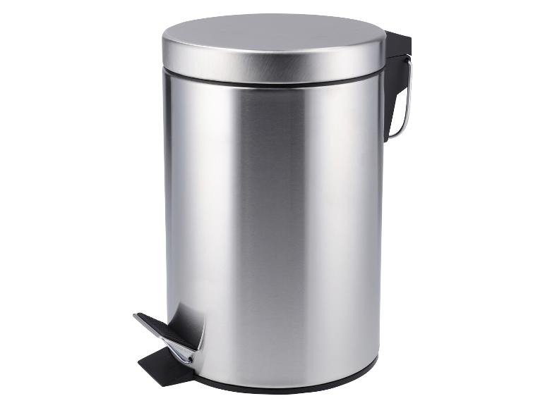 Edelstahl-Treteimer mit schwarzem Fußpedal und Griff.