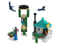 Lego Minecraft Sets mit einem Haus, einem Baum und einer Figur.