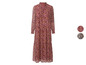 Ein rosafarbenes Maxikleid mit Paisley-Muster.