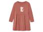Mädchenkleid in Rostfarbe mit Katzenmotiv.