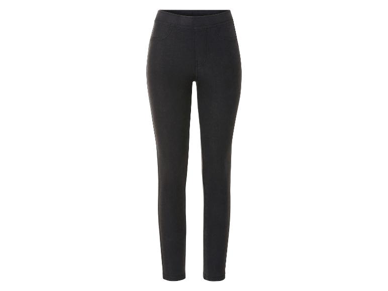 Schwarze Leggings.