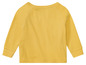 Ein gelbes Langarmshirt für Babys.