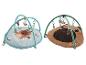 Zwei Baby-Spielmatten mit Bögen und Hängespielzeug, eine mit Biber, eine mit Mops.