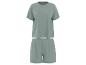 Grünes Damen-Pyjama-Set mit T-Shirt und Shorts.