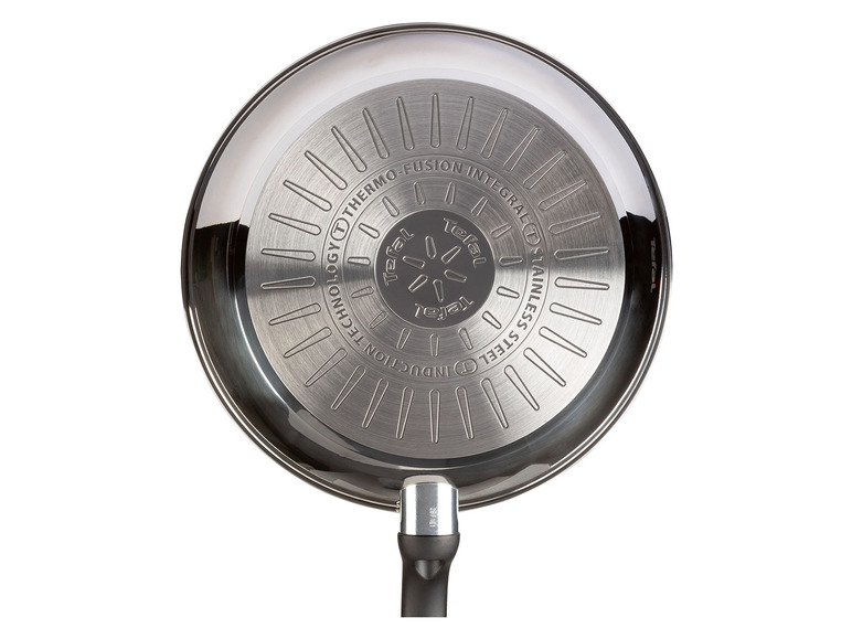 Eine Tefal-Bratpfanne mit integriertem Edelstahlboden.