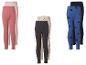 Drei Paar Kinderleggings: rosa gepunktet, beige mit Herzen und blau mit Herzen.