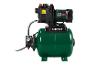 Grüne Hauswasserpumpe mit Druckbehälter, Manometer und Ein-/Ausschalter.