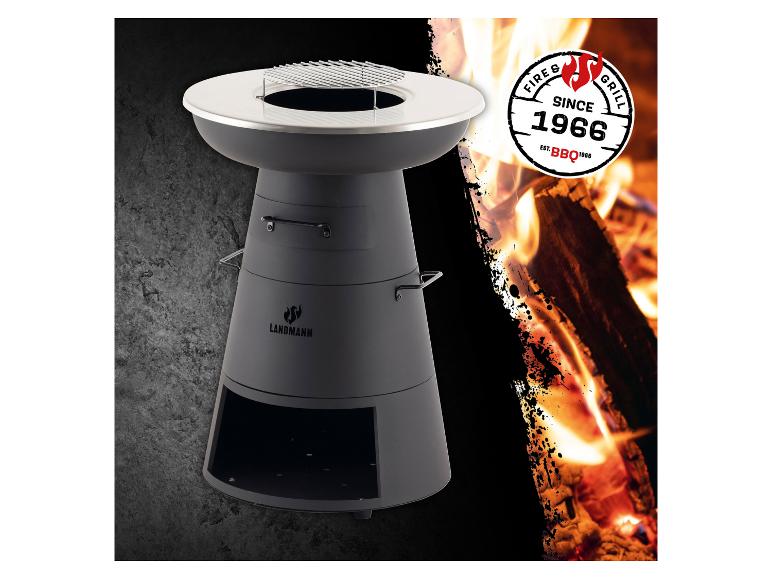 Dunkler Grill mit runder, heller Platte und kleinem Rost, neben Flammen und einem Logo.