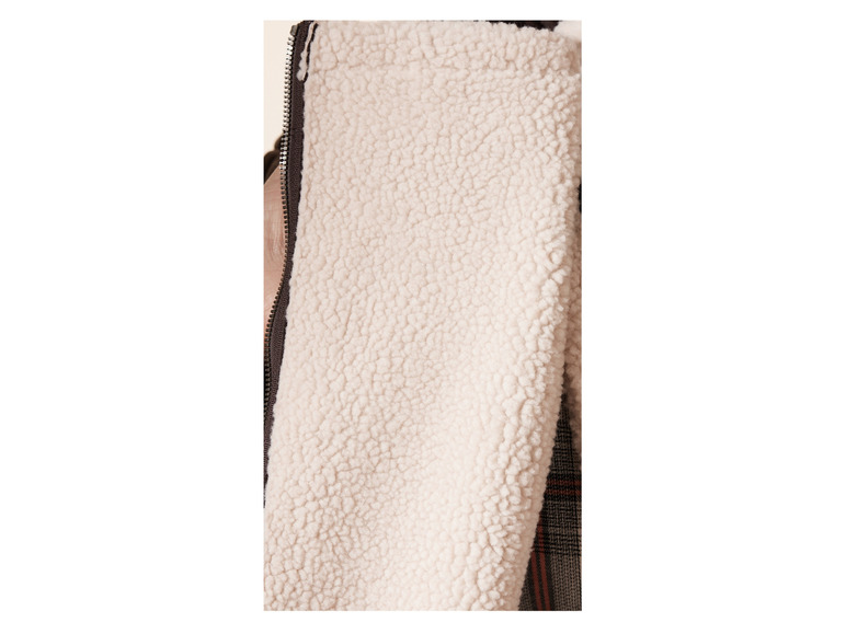 Jacke mit Fleece-Futter und Karo.