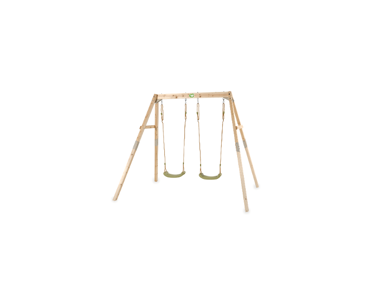 Holzschaukel mit zwei grünen Sitzen auf weißem Hintergrund.