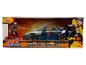Naruto Shippuden-Figur und ein 1993 Mazda RX-7 Die-Cast-Auto.