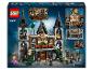 LEGO Harry Potter Set mit Hogwarts-Gebäude und Minifiguren.