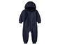 Ein dunkelblauer Baby-Overall mit Kapuze