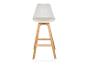 Weißer Barhocker mit Holzbeinen