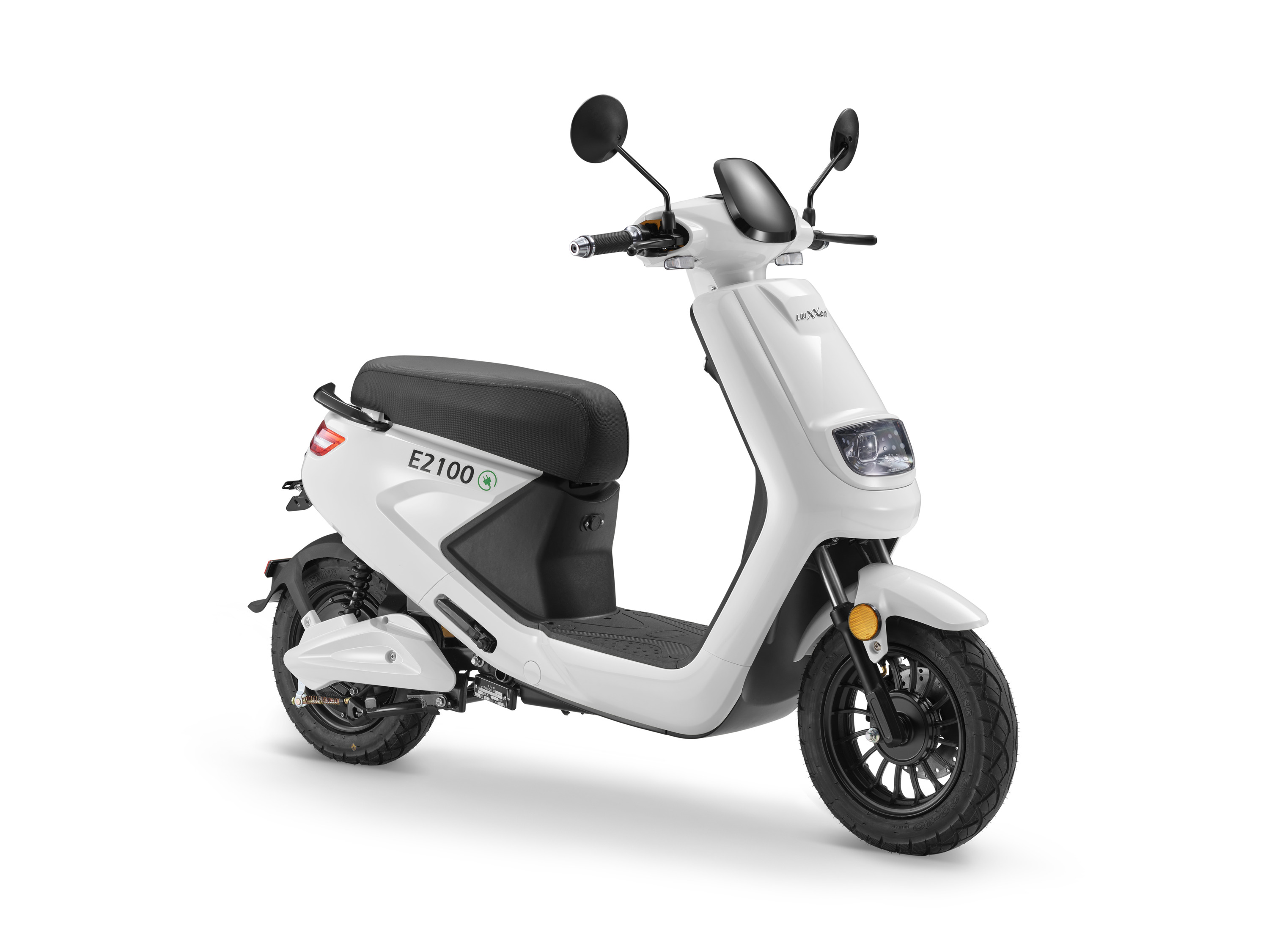 Luxxon Elektroroller E2100 – 2000 Watt Motor, max. 45 km/h (Weiß)““ | lediglich Versicherungskennzeichen & Mokick-Führerschein erftd Motorroller Art: Elektroroller Höchstgeschwindigkeit: 45 km/h Reichweite: bis zu 71 km Motor: 2000 W Zulassung StVZO: ja Ausstattung: Hydr. Scheibenbremse vorne, Trommelbremse hinten Leistung PS: 2 KW / 2,72 PS Gewicht: 89 kg Farbe: weiß