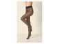 Schwarze Strumpfhose mit Herzen an den Beinen eines Models.