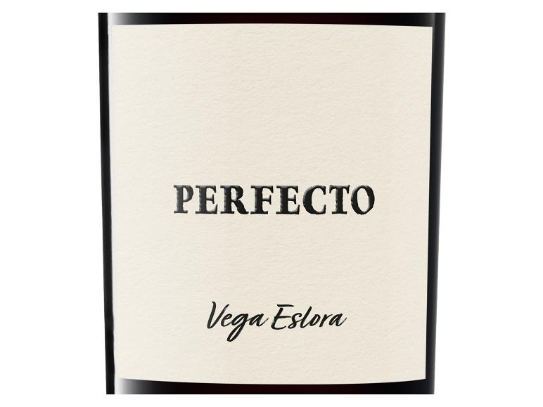 Weinetikett mit dem Text „PERFECTO“ und „Vega Esplora“ auf cremefarbenem Hintergrund.