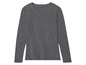 Ein graues Langarmshirt.