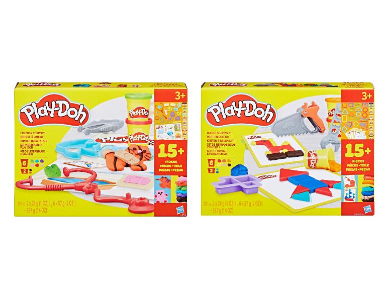 Zwei Play-Doh-Sets: ein Tierarzt-Set mit Tierfiguren und ein Bau- und Formset mit Werkzeugen.