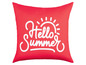 Ein rosa Kissen mit dem Schriftzug 'Hello Summer'