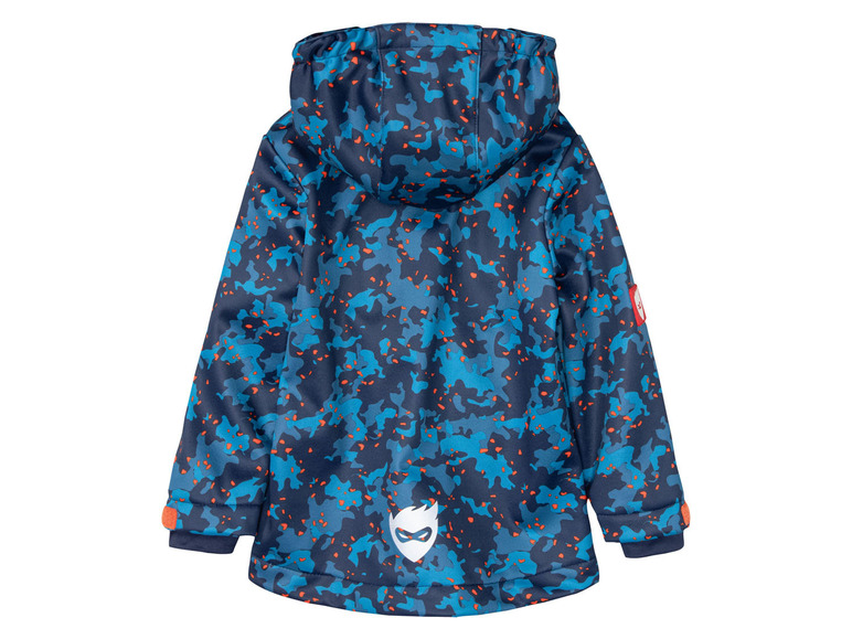 Softshelljacke für Kinder mit Kapuze und Camouflage-Muster.